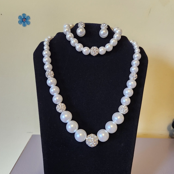 Beautiful Glass Pearl Jewelry Set - Picture 5 of 7
